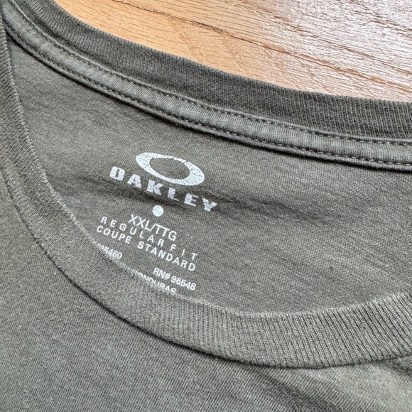 Vintage Oakley T Shirt y2k
Rare Model Big Boy Size - Picture 6 of 6